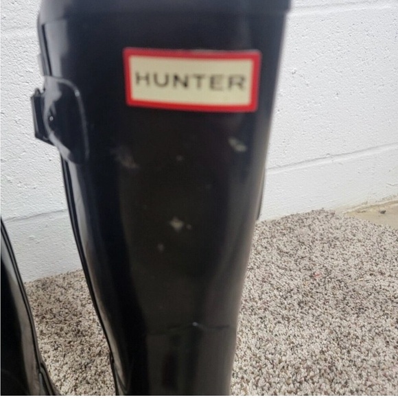 Re-posting did not for me, very cute glossy black Hunter boots - Picture 2 of 7
